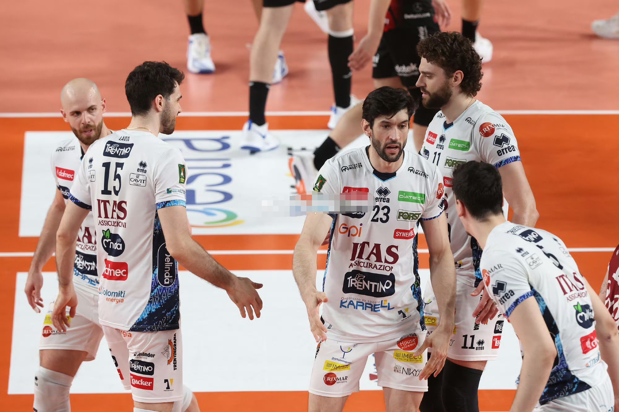 包含今晚突围战来临，马赛围绕意甲调整名单，球迷炸锅，球探报告显示潜力的词条