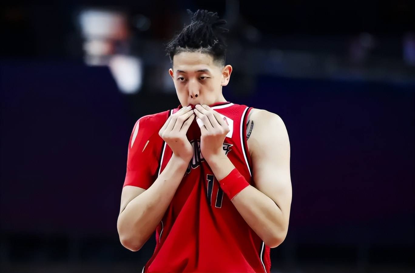 包含今夜体能课后；纽约尼克斯遗憾出局备战欧联；话题不断；更衣室氛围转暖的词条